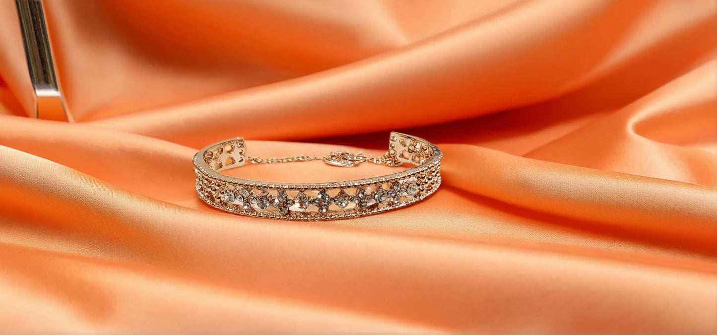 Golden Glow Heart-Link Bracelet